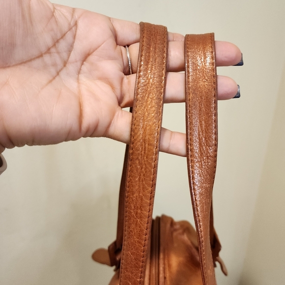 HOBO International Metallic double Handles strap Bag - Picture 6 of 13